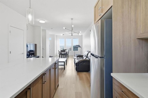 785 Southpoint Gate Sw, Airdrie, AB - Indoor Photo Showing Kitchen With Upgraded Kitchen