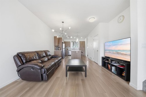 785 Southpoint Gate Sw, Airdrie, AB - Indoor Photo Showing Living Room