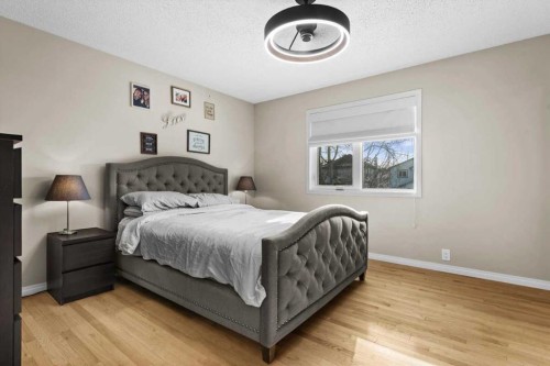 337 Douglas Glen Heath Se, Calgary, AB - Indoor Photo Showing Bedroom