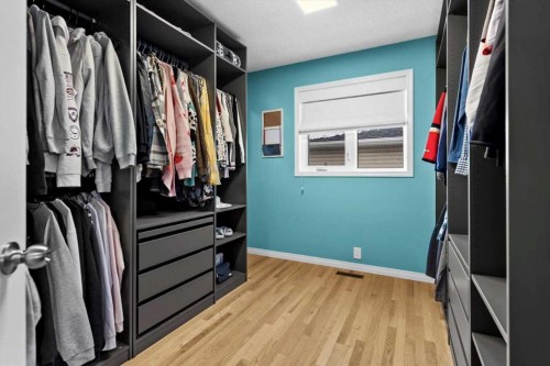 337 Douglas Glen Heath Se, Calgary, AB - Indoor With Storage