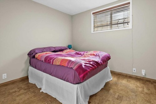 337 Douglas Glen Heath Se, Calgary, AB - Indoor Photo Showing Bedroom