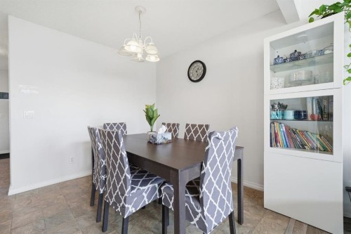 49 Royal Birch Mount Nw, Calgary, AB - Indoor Photo Showing Dining Room