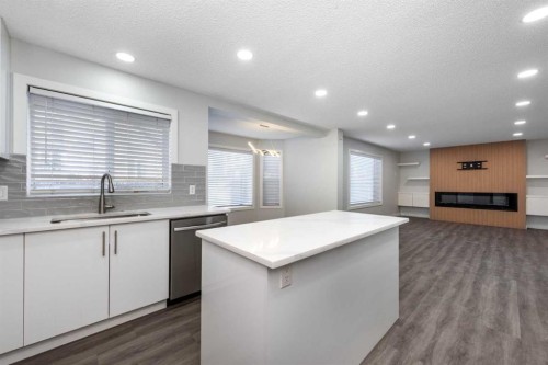 83 Cranleigh Common Se, Calgary, AB - Indoor Photo Showing Kitchen