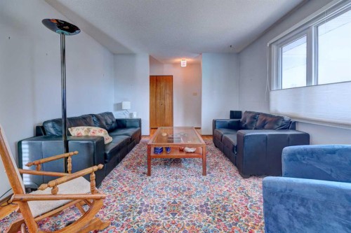 14 Munro Crescent, Red Deer, AB - Indoor Photo Showing Living Room