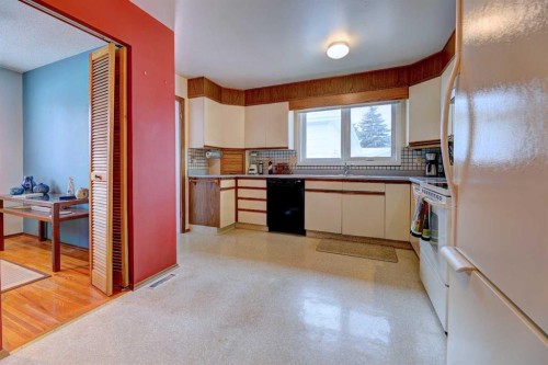 14 Munro Crescent, Red Deer, AB - Indoor Photo Showing Kitchen