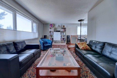 14 Munro Crescent, Red Deer, AB - Indoor Photo Showing Living Room