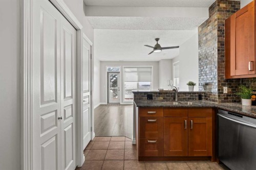 20-117 Rockyledge View Nw, Calgary, AB - Indoor Photo Showing Kitchen