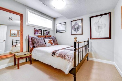 112 Everridge Common Sw, Calgary, AB - Indoor Photo Showing Bedroom