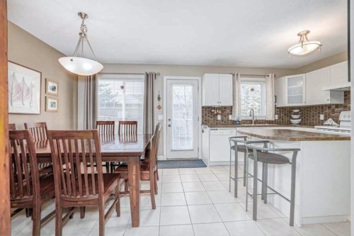 112 Everridge Common Sw, Calgary, AB - Indoor Photo Showing Dining Room