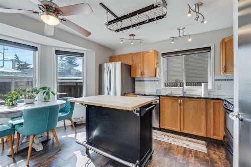 31 Inverness Grove Se, Calgary, AB - Indoor Photo Showing Kitchen With Stainless Steel Kitchen