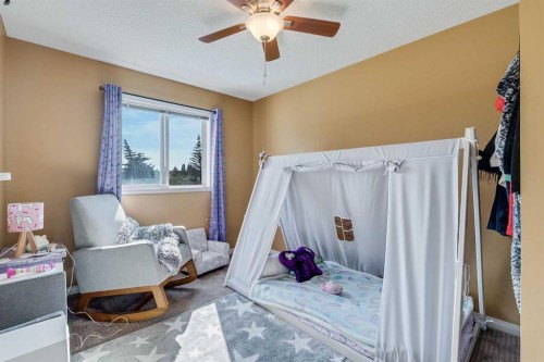 31 Inverness Grove Se, Calgary, AB - Indoor Photo Showing Bedroom