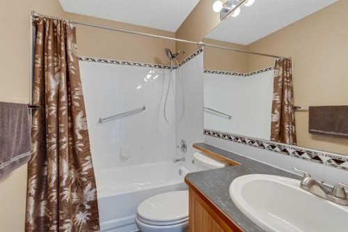 31 Inverness Grove Se, Calgary, AB - Indoor Photo Showing Bathroom