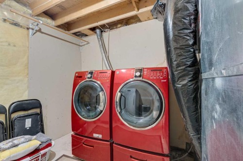 31 Inverness Grove Se, Calgary, AB - Indoor Photo Showing Laundry Room