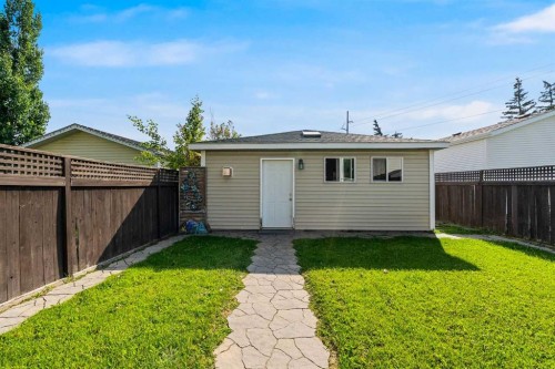 31 Inverness Grove Se, Calgary, AB - Outdoor