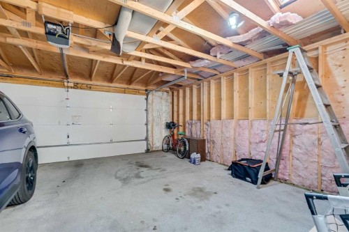31 Inverness Grove Se, Calgary, AB - Indoor Photo Showing Garage