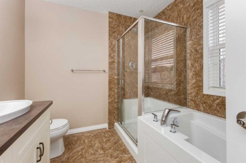 301 Auburn Meadows Boulevard Se, Calgary, AB - Indoor Photo Showing Bathroom