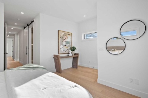 2518 16B Street Sw, Calgary, AB - Indoor Photo Showing Bedroom