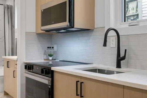 2518 16B Street Sw, Calgary, AB - Indoor Photo Showing Kitchen