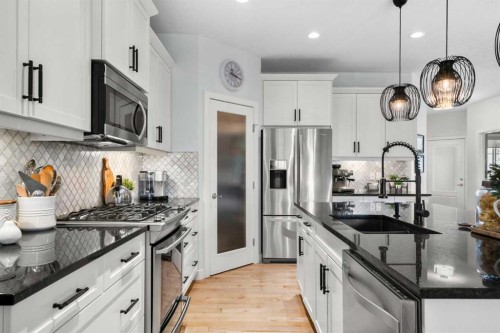 25 Fireside Landing, Cochrane, AB 