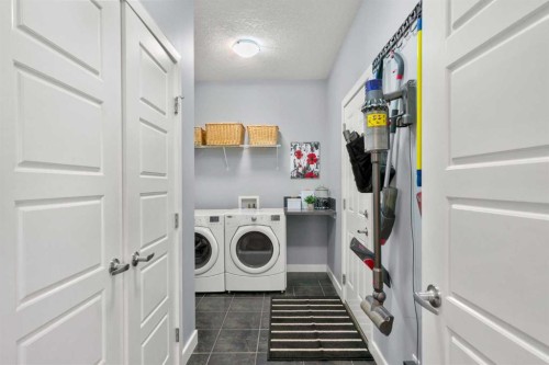 25 Fireside Landing, Cochrane, AB 