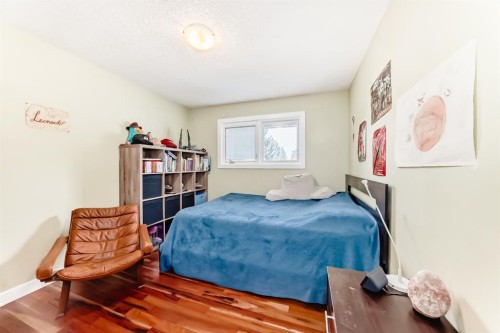 12 Varbow Place Nw, Calgary, AB - Indoor Photo Showing Bedroom