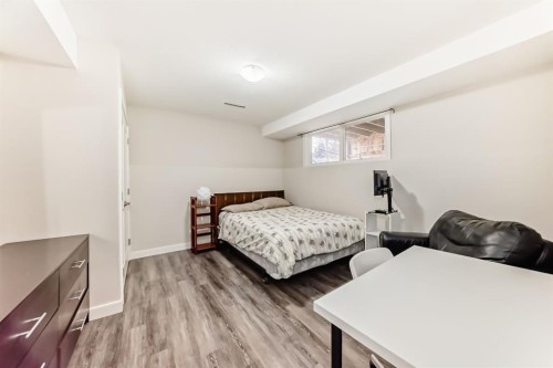 12 Varbow Place Nw, Calgary, AB - Indoor Photo Showing Bedroom