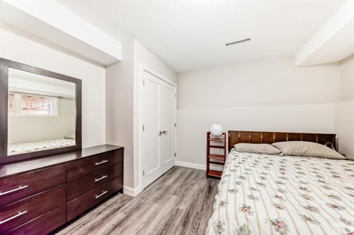 12 Varbow Place Nw, Calgary, AB - Indoor Photo Showing Bedroom