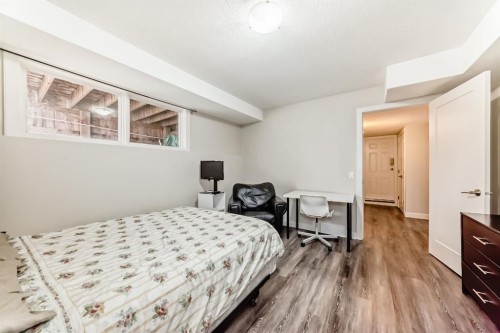 12 Varbow Place Nw, Calgary, AB - Indoor Photo Showing Bedroom