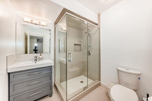 12 Varbow Place Nw, Calgary, AB - Indoor Photo Showing Bathroom