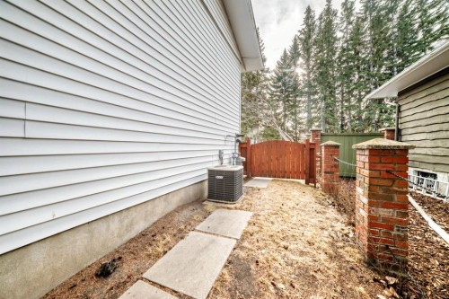 12 Varbow Place Nw, Calgary, AB - Outdoor