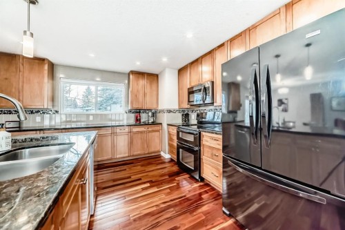 12 Varbow Place Nw, Calgary, AB - Indoor Photo Showing Kitchen With Double Sink With Upgraded Kitchen