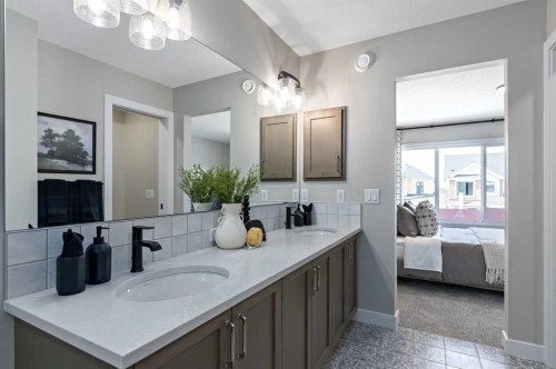 89 Heartwood Lane Se, Calgary, AB - Indoor Photo Showing Bathroom
