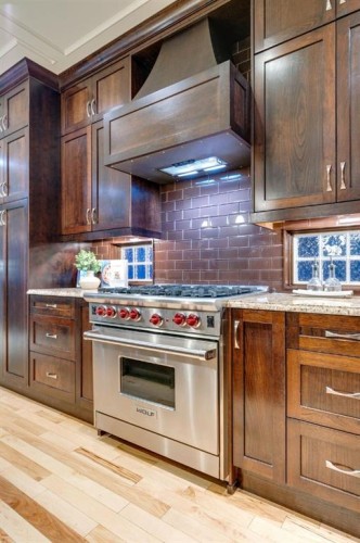 1727 Bowness Road Nw, Calgary, AB - Indoor Photo Showing Kitchen