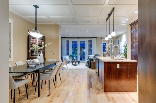 1727 Bowness Road Nw, Calgary, AB - Indoor Photo Showing Dining Room