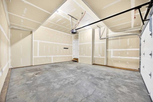 214-413 River Avenue, Cochrane, AB - Indoor Photo Showing Garage