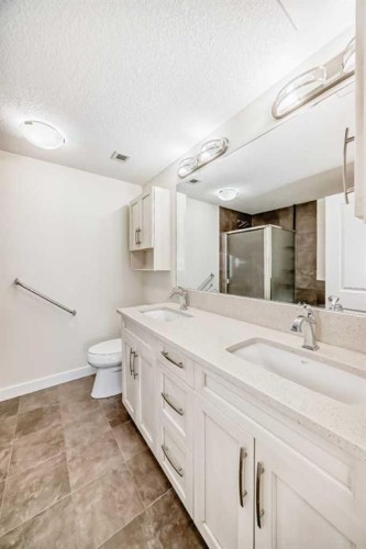802-16 Varsity Estates Circle Nw, Calgary, AB - Indoor Photo Showing Bathroom