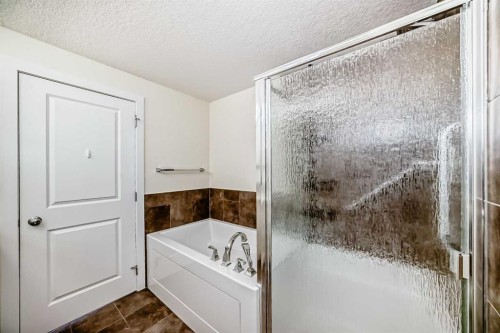 802-16 Varsity Estates Circle Nw, Calgary, AB - Indoor Photo Showing Bathroom