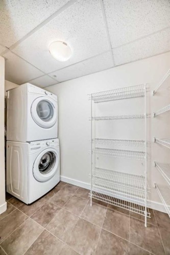 802-16 Varsity Estates Circle Nw, Calgary, AB - Indoor Photo Showing Laundry Room