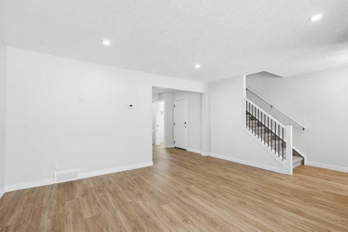 5610 Pensacola Crescent Se, Calgary, AB - Indoor Photo Showing Other Room