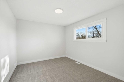5610 Pensacola Crescent Se, Calgary, AB - Indoor Photo Showing Other Room
