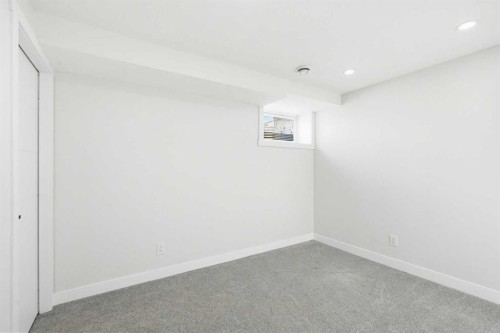 5610 Pensacola Crescent Se, Calgary, AB - Indoor Photo Showing Other Room
