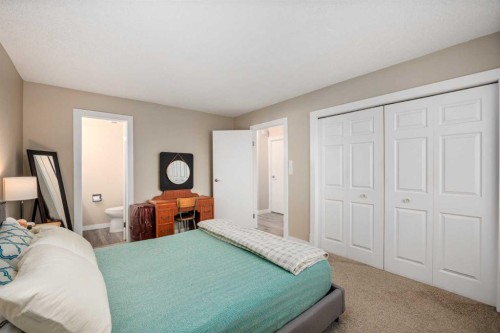 75D-231 Heritage Drive Se, Calgary, AB - Indoor Photo Showing Bedroom