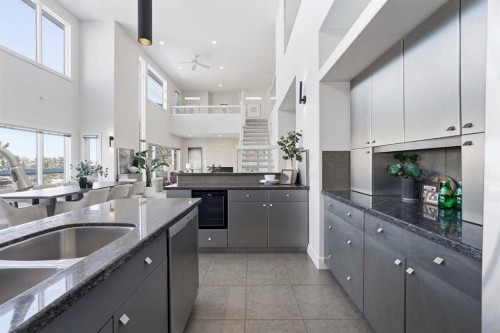 16 Hamptons Cove Nw, Calgary, AB - Indoor Photo Showing Kitchen