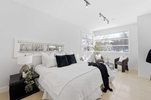 16 Hamptons Cove Nw, Calgary, AB - Indoor Photo Showing Bedroom