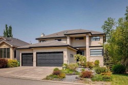 16 Hamptons Cove NW Calgary, AB T3A 6B7