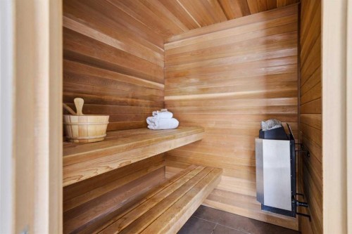 16 Hamptons Cove Nw, Calgary, AB - Indoor Photo Showing Other Room