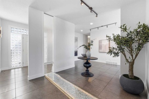 16 Hamptons Cove Nw, Calgary, AB - Indoor Photo Showing Other Room