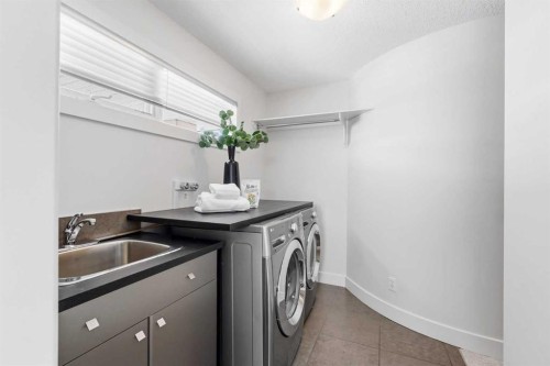 16 Hamptons Cove Nw, Calgary, AB - Indoor Photo Showing Laundry Room