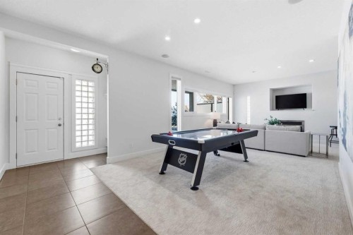 16 Hamptons Cove Nw, Calgary, AB - Indoor Photo Showing Other Room
