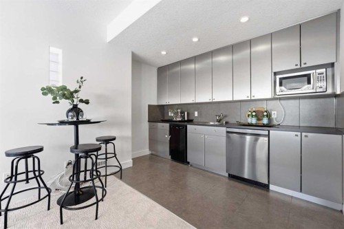 16 Hamptons Cove Nw, Calgary, AB - Indoor Photo Showing Kitchen